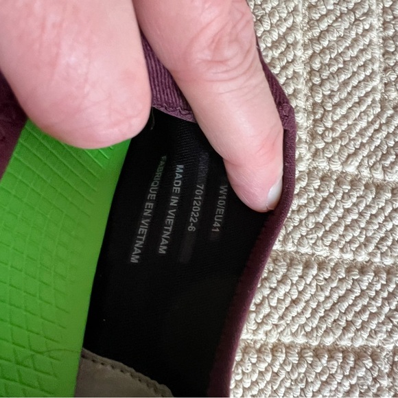 Oofos sz 10 - Picture 11 of 11